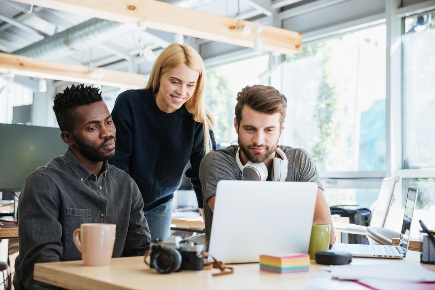 Session de formation en analyse budgétaire avec des professionnels travaillant sur des données financières